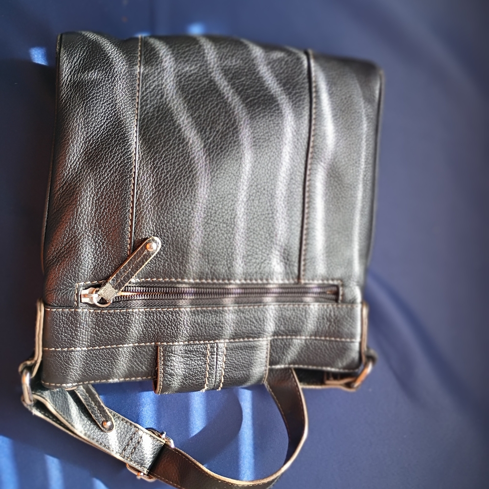 TIGNANELLO Black Crossbody Bag + end  White Stitching. - Picture 10 of 11